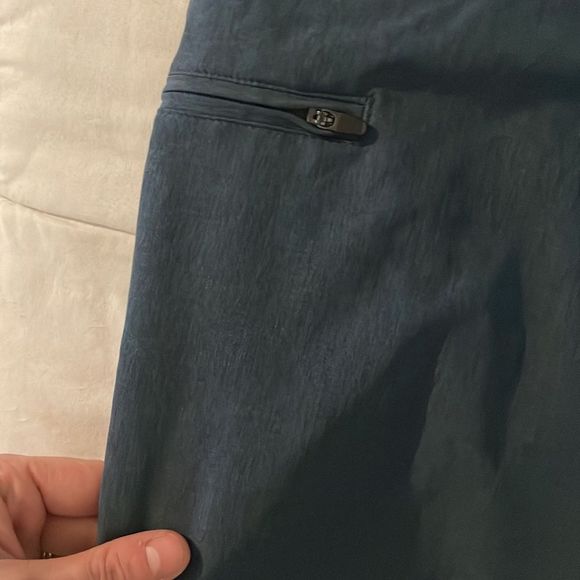 Like new Mountain & Isle men’s shorts - Picture 3 of 6